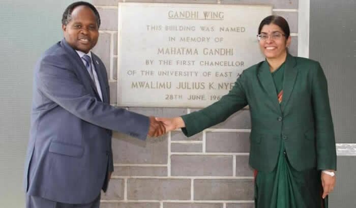 High Commissioner H.E. Ms. Suchitra Durai visited the University of Nairobi on February 12 , 2016. High Commissioner discussed academic cooperation between the Government of India and the University of Nairobi with Vice Chancellor Prof Peter M. F. Mbithi.